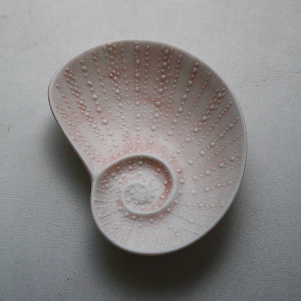 シェルプレート【アオイ】ピンクのイメージ画像