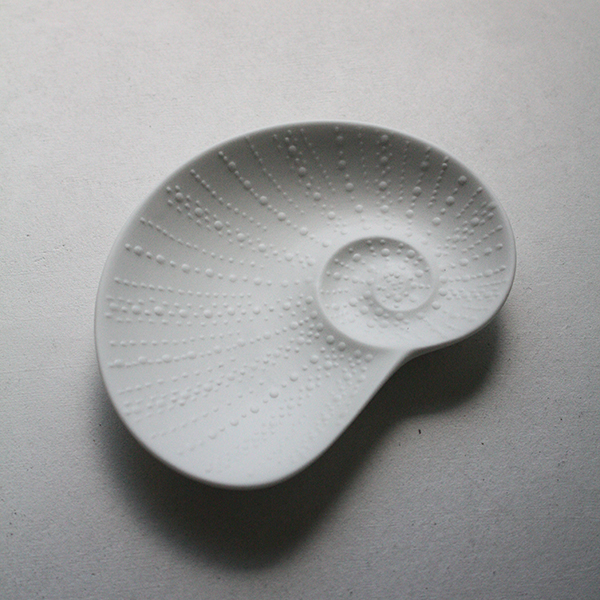 シェルプレート【アオイ】ホワイトのイメージ画像