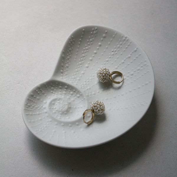 シェルプレート【アオイ】ホワイト イメージ画像1