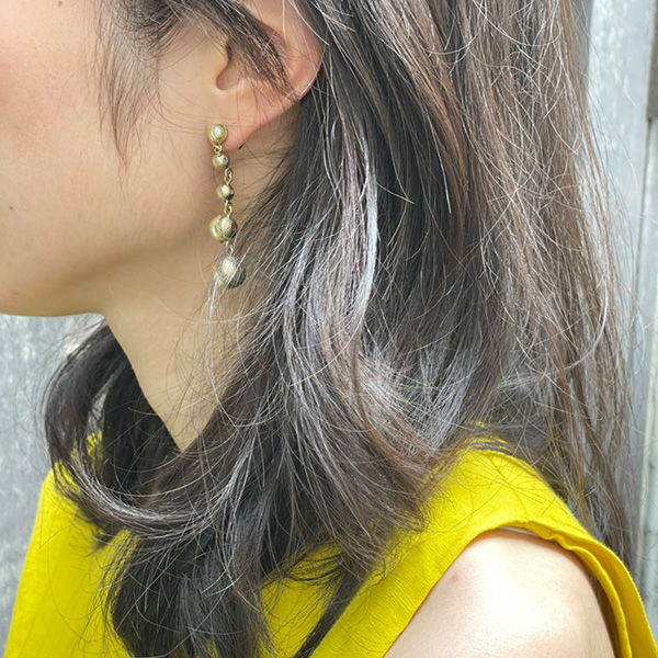 ヴィンテージガラスパールアシンメトリピアス イメージ画像3