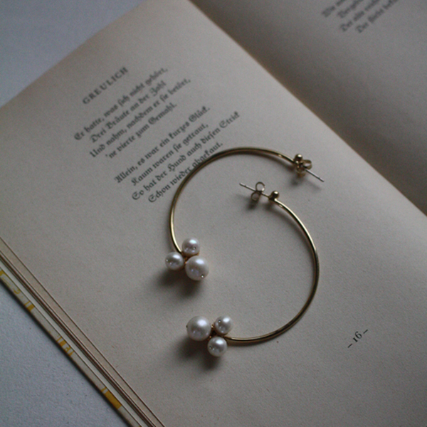 ハーフフープクローバーピアス