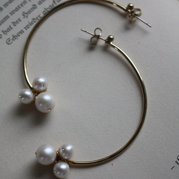 ハーフフープクローバーピアス イメージ画像1