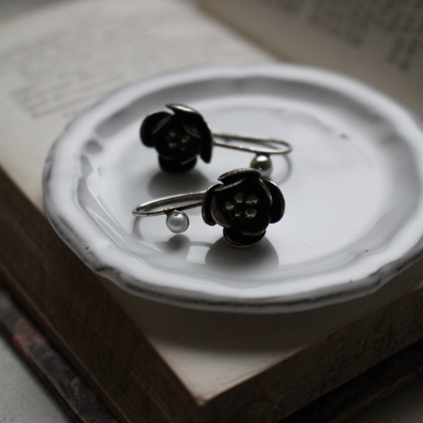 メタルローズフックピアス イメージ画像1