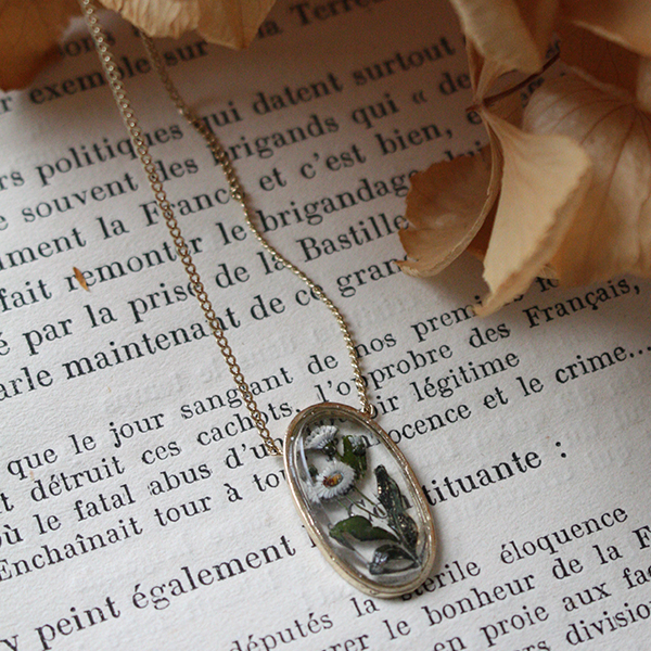 デイジーヴィンテージガラスネックレス