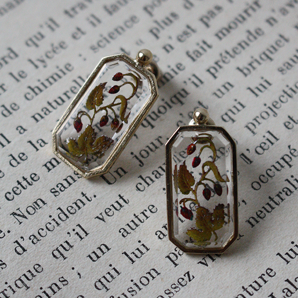 ストロベリーヴィンテージガラスピアス イメージ画像3