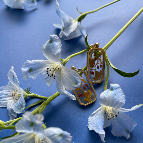 ストロベリーヴィンテージガラスピアス イメージ画像1