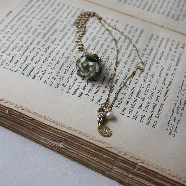 スズランヴィンテージセラミックネックレス