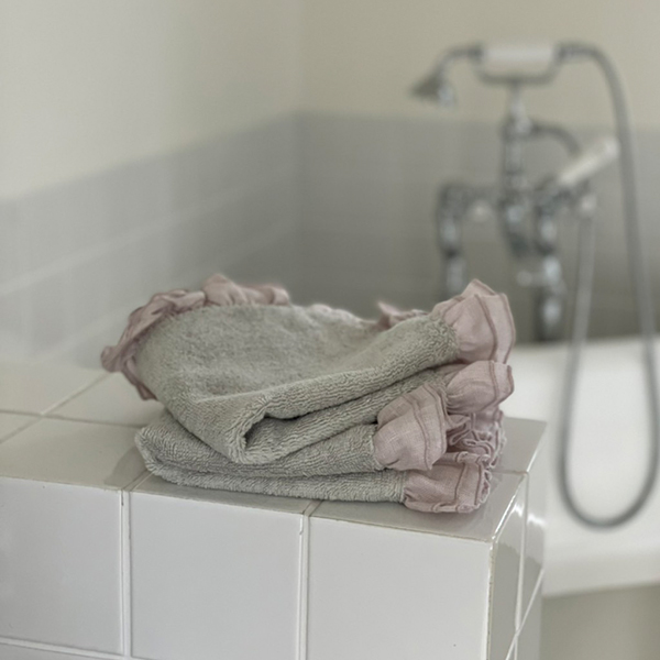 BORGO DELLE TOVAGLIE フリルハンドタオル【mastic/tulle】のイメージ画像