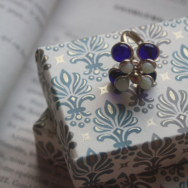 ガラスフラワーリング【blue/white】のイメージ画像