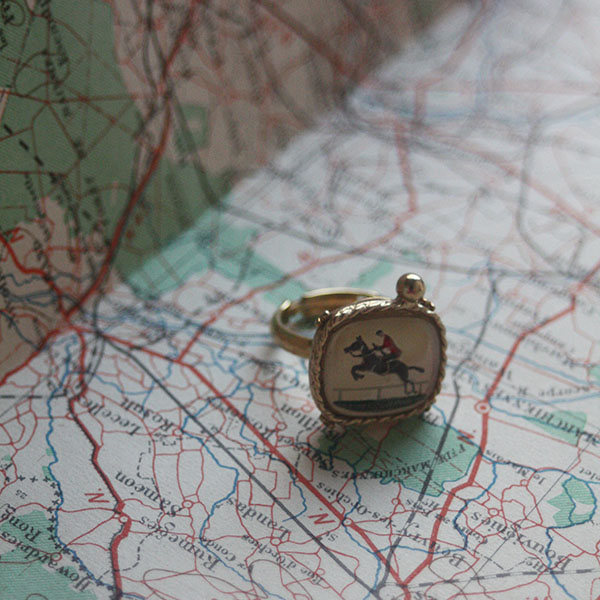 ヴィンテージガラスカフスリング【馬】 イメージ画像1