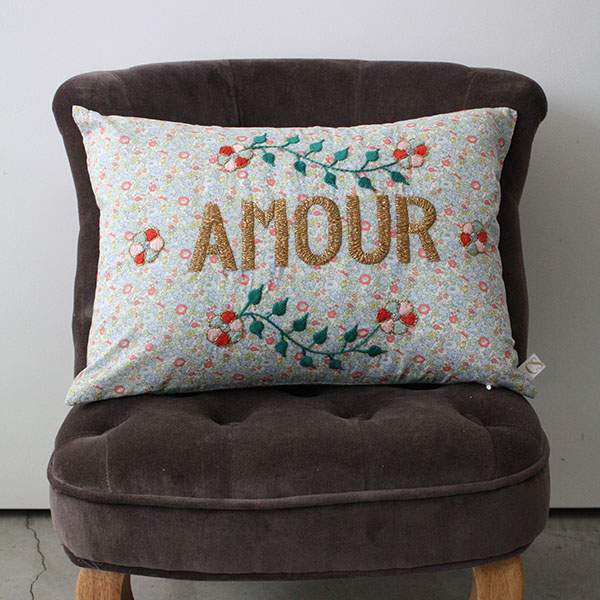 刺繍クッション【AMOUR】×リバティ イメージ画像2