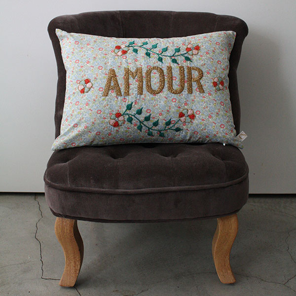 刺繍クッション【AMOUR】×リバティ イメージ画像3