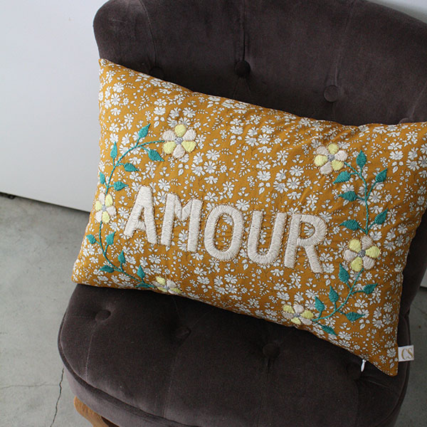 刺繍クッション【AMOUR】×リバティ イメージ画像2