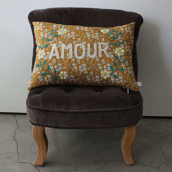 刺繍クッション【AMOUR】×リバティ イメージ画像3