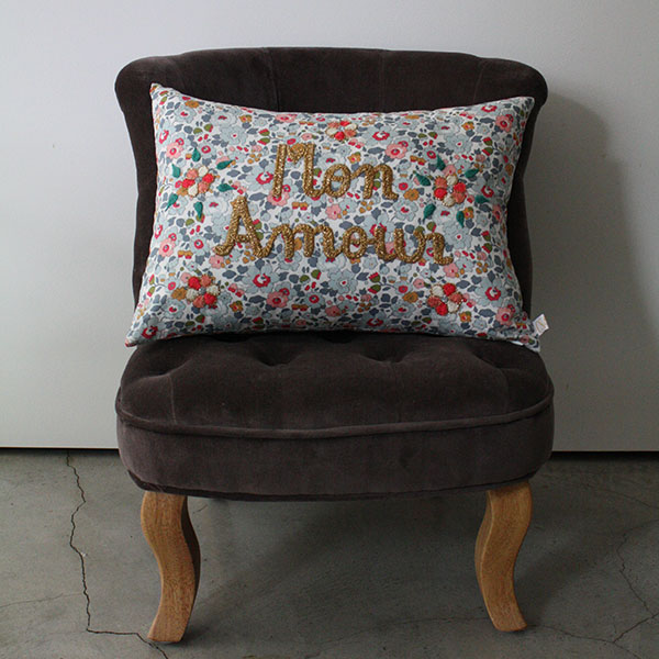 刺繍クッション【Mon Amour】×リバティ イメージ画像3