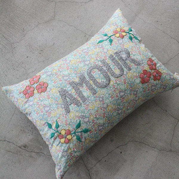 刺繍クッション【AMOUR】×リバティ イメージ画像1