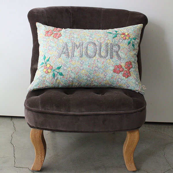 刺繍クッション【AMOUR】×リバティ イメージ画像3