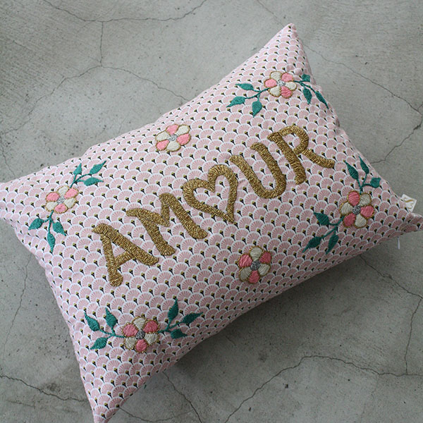 刺繍クッション【AMOUR】