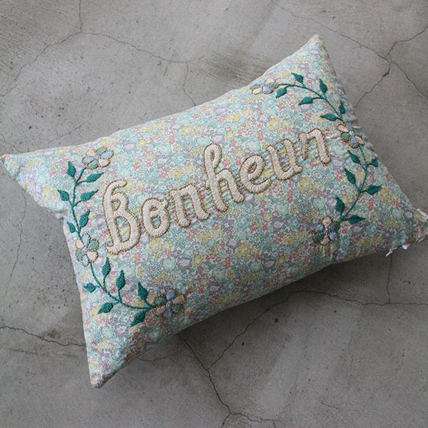 刺繍クッション【Bonheur】×リバティ イメージ画像1