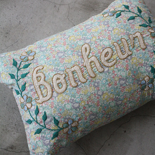 刺繍クッション【Bonheur】×リバティ イメージ画像2
