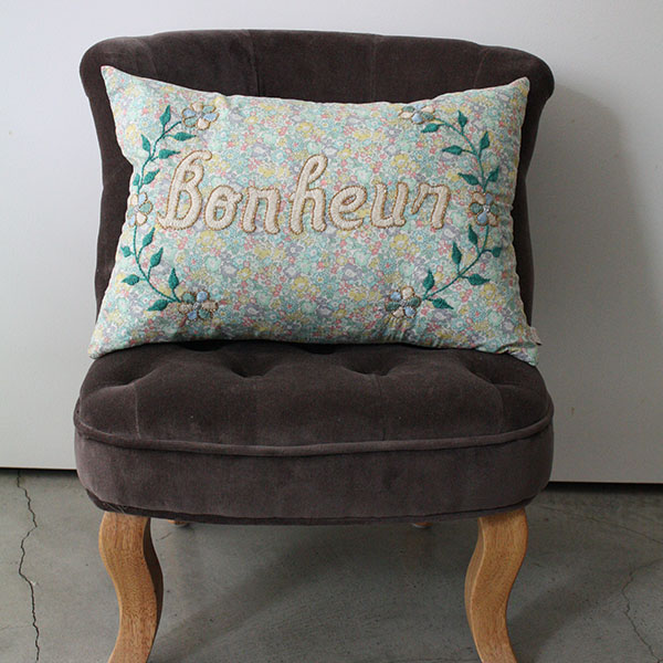 刺繍クッション【Bonheur】×リバティ イメージ画像4