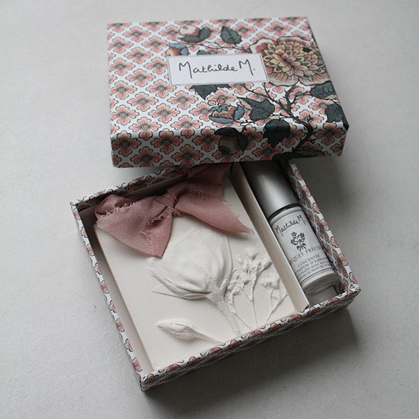 ギフトBOX入セインティッドデコ 【ブーケプレシャスの香り】 イメージ画像1